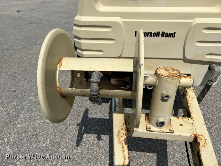 image for item NL9559 2007 Ingersoll Rand P185WJD  air compressor