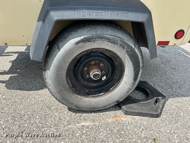 image for item NL9559 2007 Ingersoll Rand P185WJD  air compressor