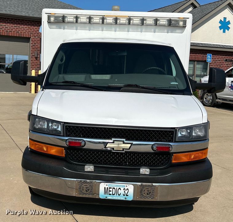 image for item NL9569 2014 Chevrolet Express 4500  ambulance