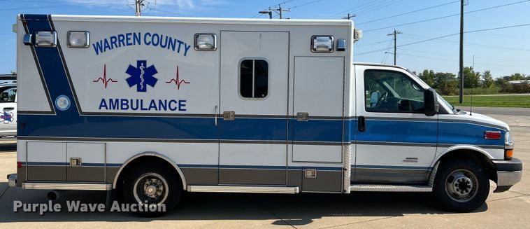 image for item NL9569 2014 Chevrolet Express 4500  ambulance