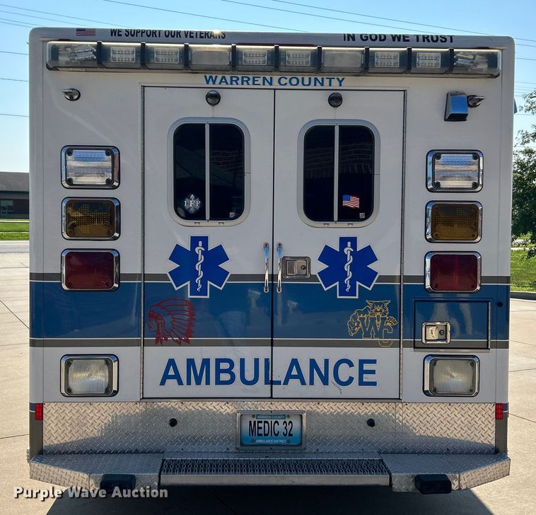 image for item NL9569 2014 Chevrolet Express 4500  ambulance