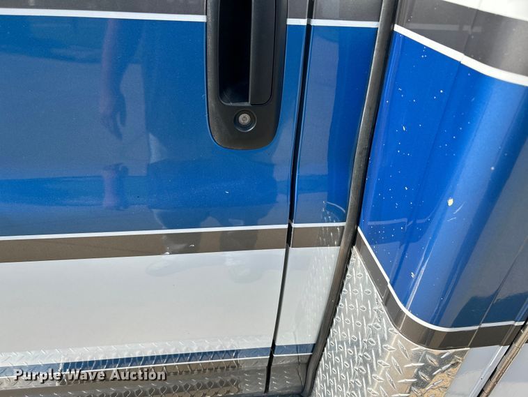 image for item NL9569 2014 Chevrolet Express 4500  ambulance