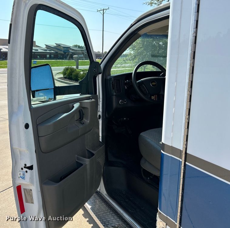 image for item NL9569 2014 Chevrolet Express 4500  ambulance