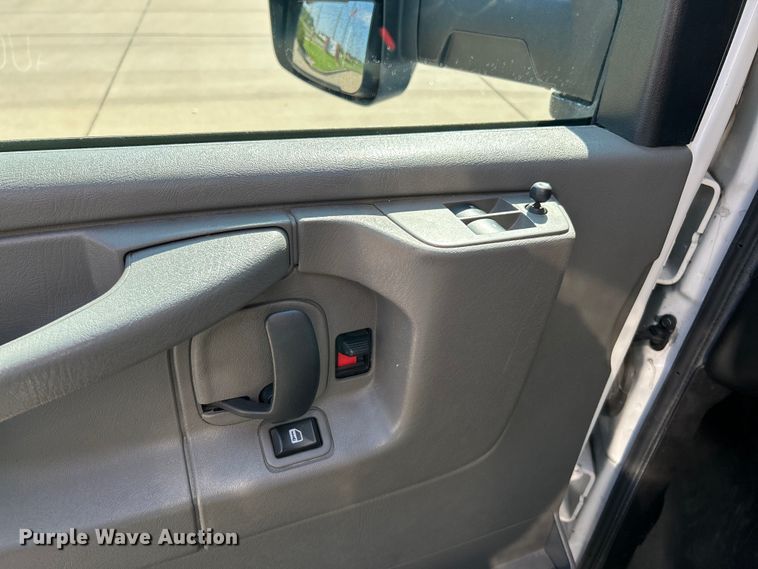 image for item NL9569 2014 Chevrolet Express 4500  ambulance