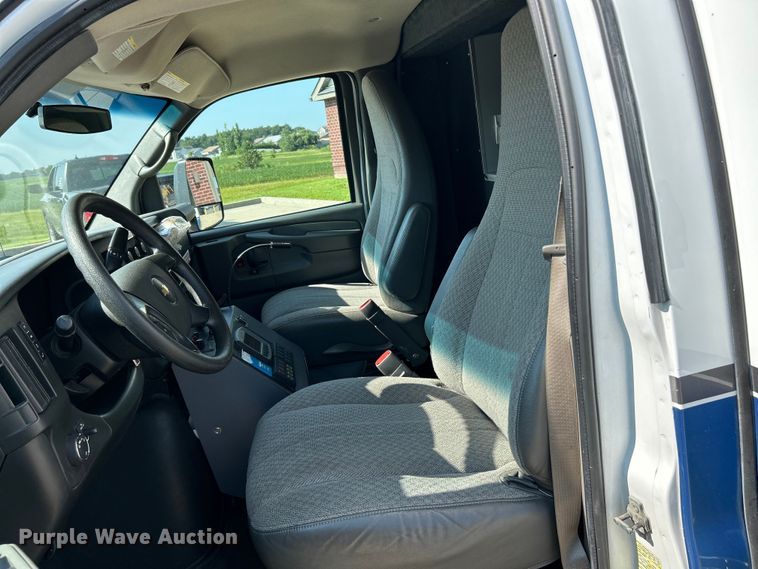 image for item NL9569 2014 Chevrolet Express 4500  ambulance