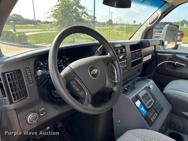 image for item NL9569 2014 Chevrolet Express 4500  ambulance