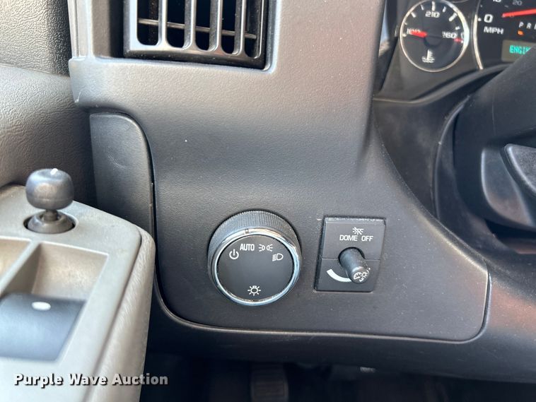 image for item NL9569 2014 Chevrolet Express 4500  ambulance