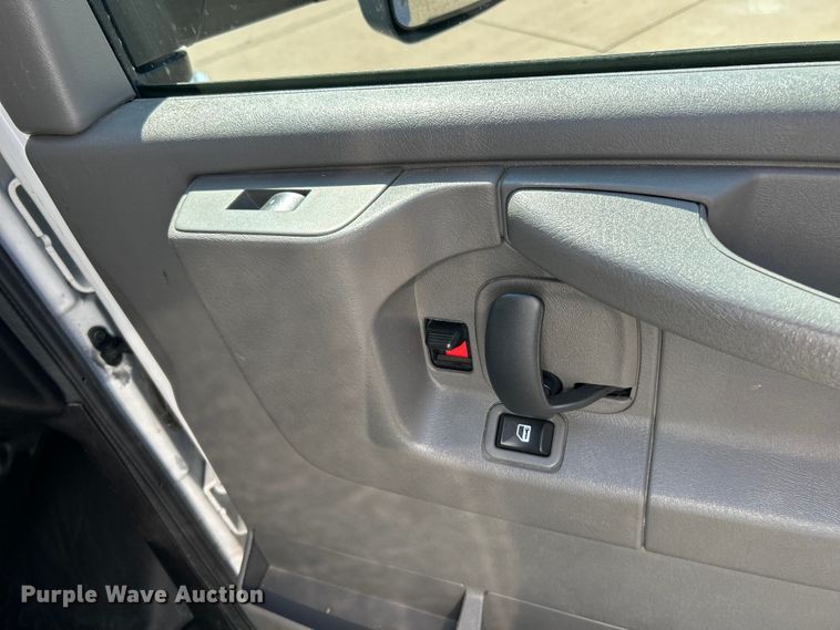 image for item NL9569 2014 Chevrolet Express 4500  ambulance