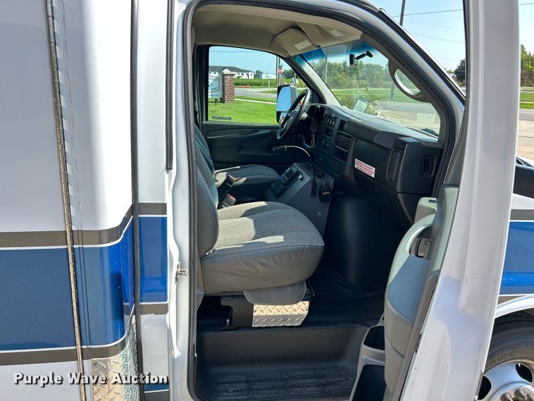 image for item NL9569 2014 Chevrolet Express 4500  ambulance