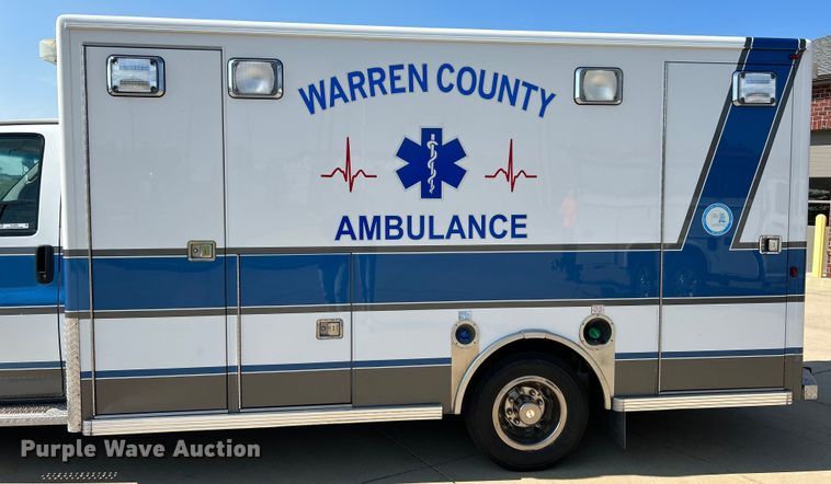 image for item NL9569 2014 Chevrolet Express 4500  ambulance