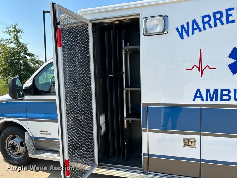 image for item NL9569 2014 Chevrolet Express 4500  ambulance
