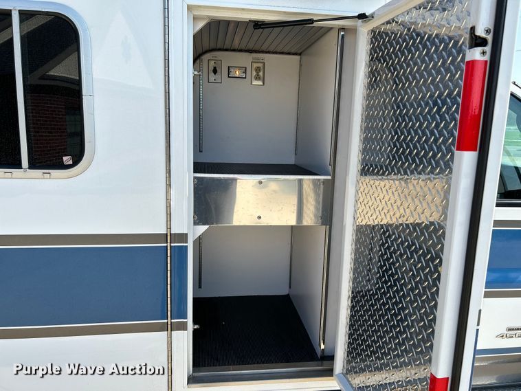 image for item NL9569 2014 Chevrolet Express 4500  ambulance