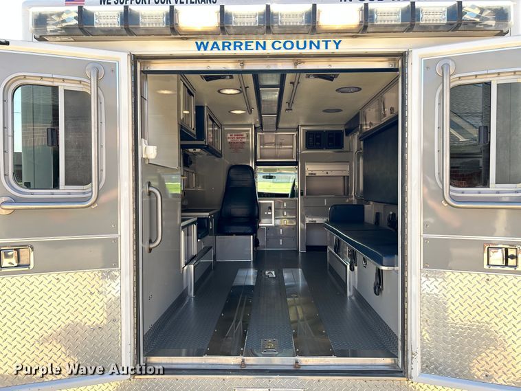 image for item NL9569 2014 Chevrolet Express 4500  ambulance