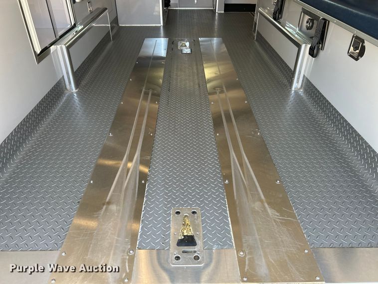 image for item NL9569 2014 Chevrolet Express 4500  ambulance