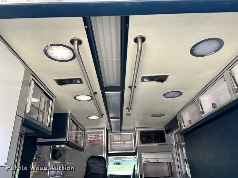 image for item NL9569 2014 Chevrolet Express 4500  ambulance