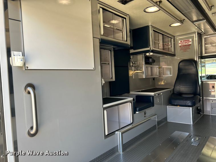 image for item NL9569 2014 Chevrolet Express 4500  ambulance