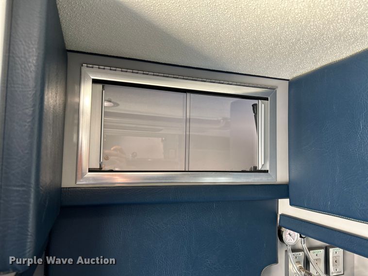 image for item NL9569 2014 Chevrolet Express 4500  ambulance