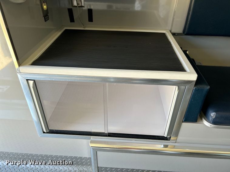 image for item NL9569 2014 Chevrolet Express 4500  ambulance