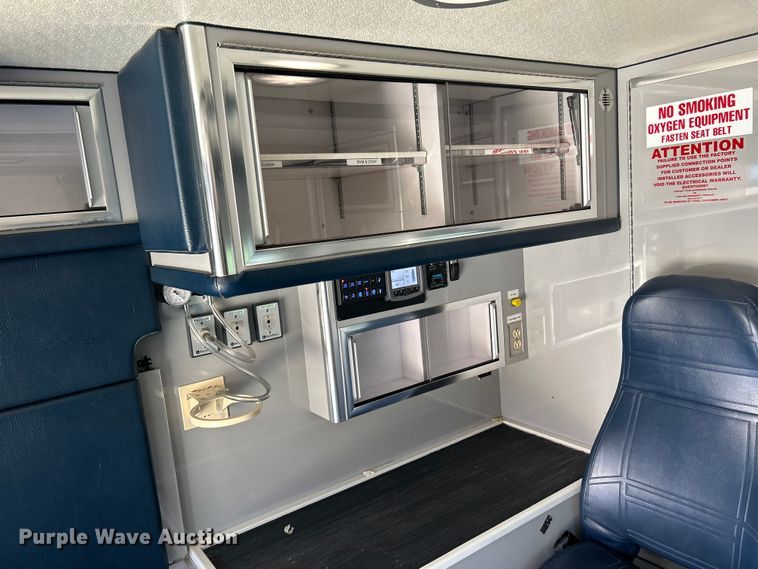 image for item NL9569 2014 Chevrolet Express 4500  ambulance