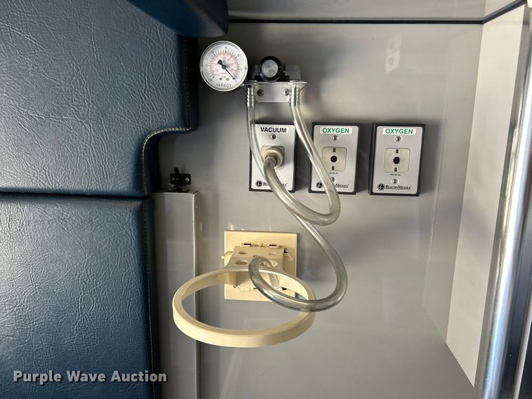 image for item NL9569 2014 Chevrolet Express 4500  ambulance