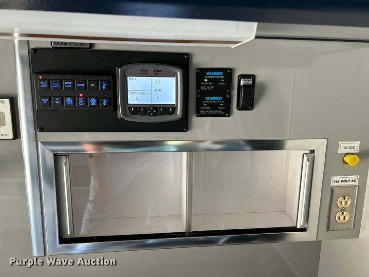 image for item NL9569 2014 Chevrolet Express 4500  ambulance