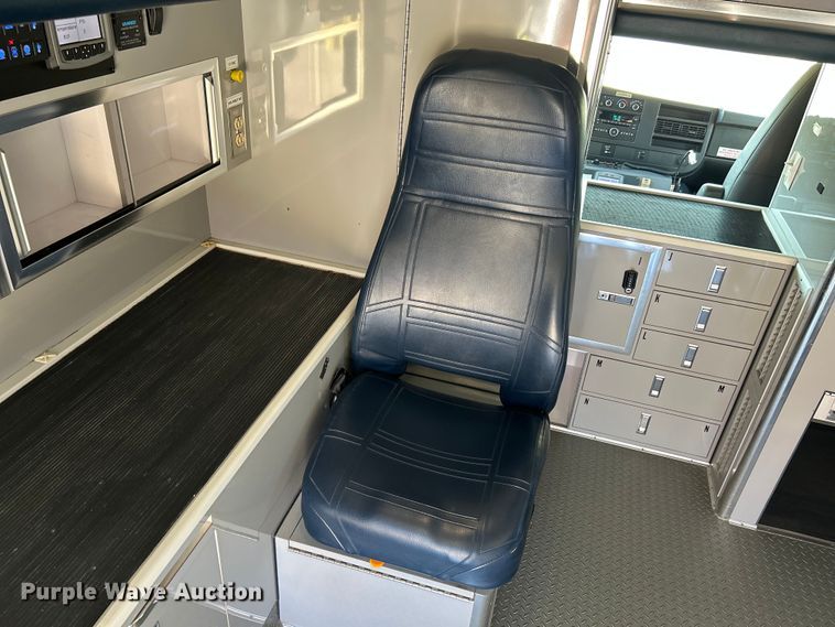 image for item NL9569 2014 Chevrolet Express 4500  ambulance