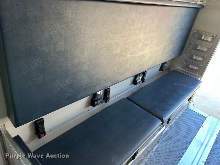 image for item NL9569 2014 Chevrolet Express 4500  ambulance