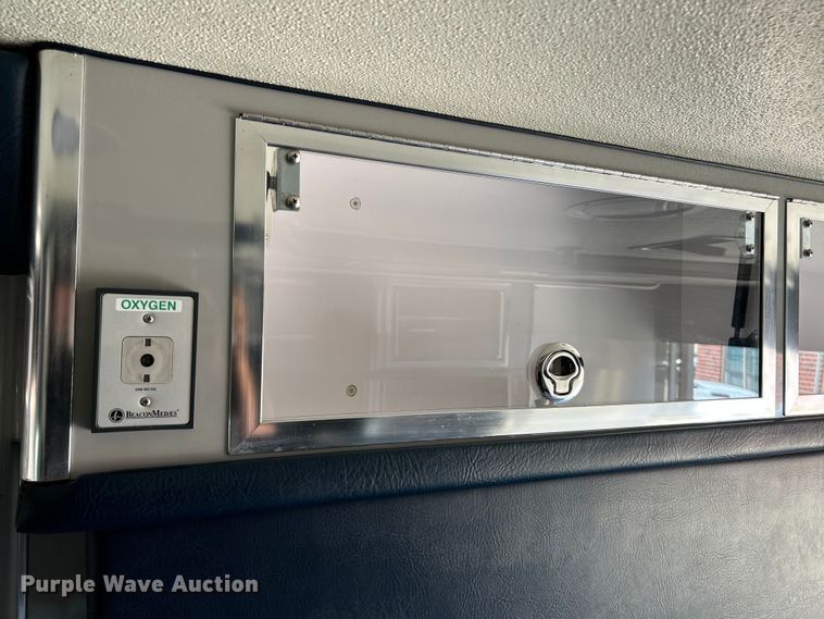 image for item NL9569 2014 Chevrolet Express 4500  ambulance