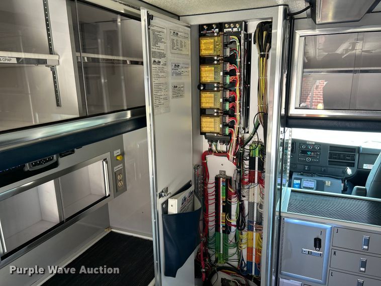 image for item NL9569 2014 Chevrolet Express 4500  ambulance