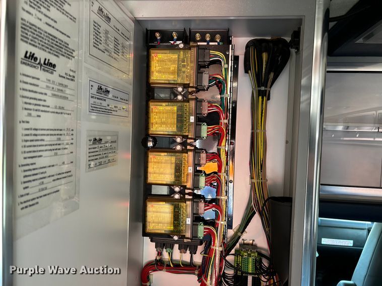 image for item NL9569 2014 Chevrolet Express 4500  ambulance