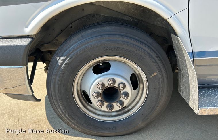 image for item NL9569 2014 Chevrolet Express 4500  ambulance