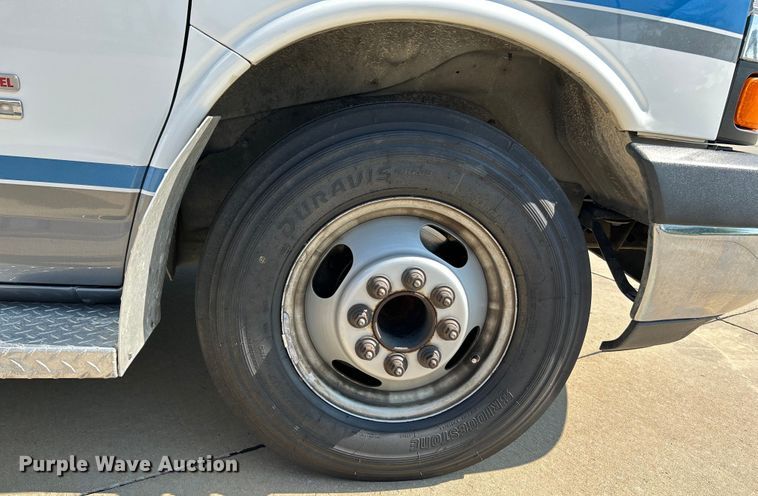 image for item NL9569 2014 Chevrolet Express 4500  ambulance