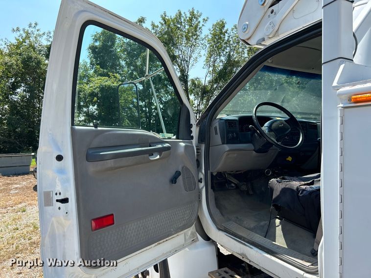 image for item NL9570 2000 Ford F750 XL Super Duty  bucket truck