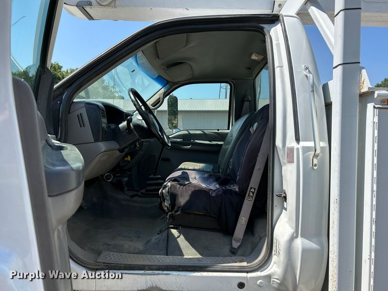 image for item NL9570 2000 Ford F750 XL Super Duty  bucket truck