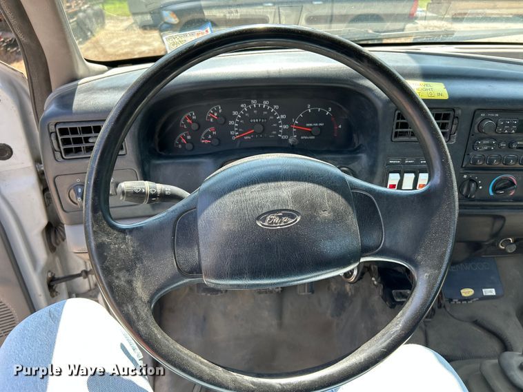 image for item NL9570 2000 Ford F750 XL Super Duty  bucket truck