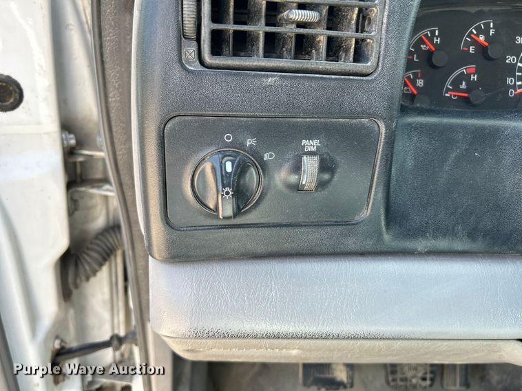 image for item NL9570 2000 Ford F750 XL Super Duty  bucket truck