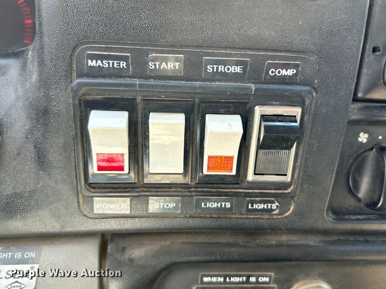 image for item NL9570 2000 Ford F750 XL Super Duty  bucket truck