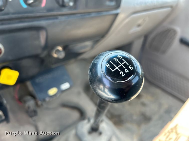 image for item NL9570 2000 Ford F750 XL Super Duty  bucket truck