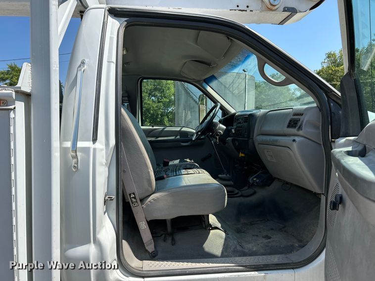 image for item NL9570 2000 Ford F750 XL Super Duty  bucket truck