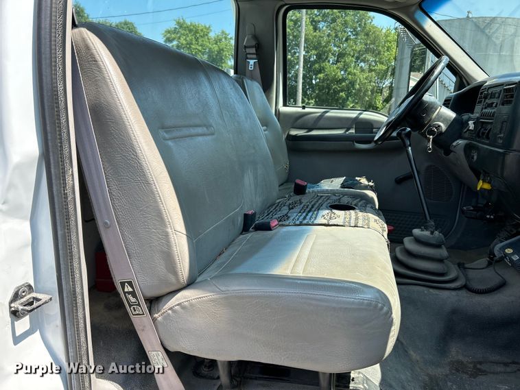 image for item NL9570 2000 Ford F750 XL Super Duty  bucket truck