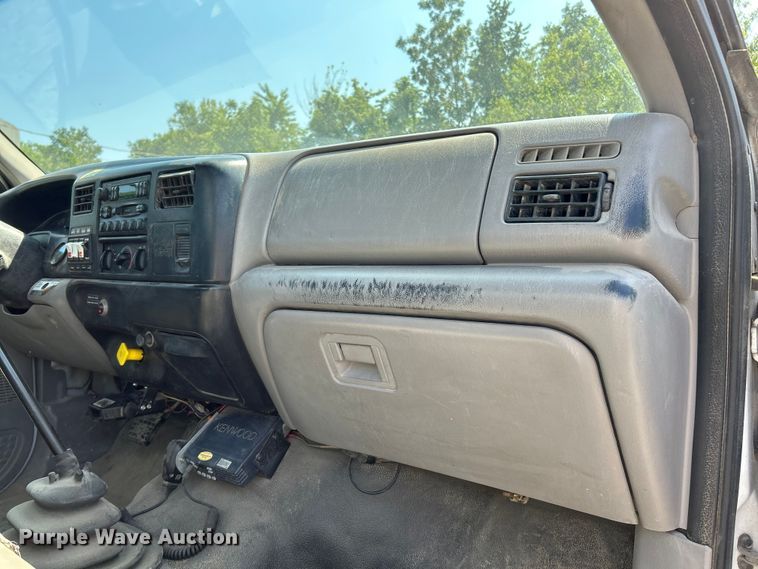 image for item NL9570 2000 Ford F750 XL Super Duty  bucket truck