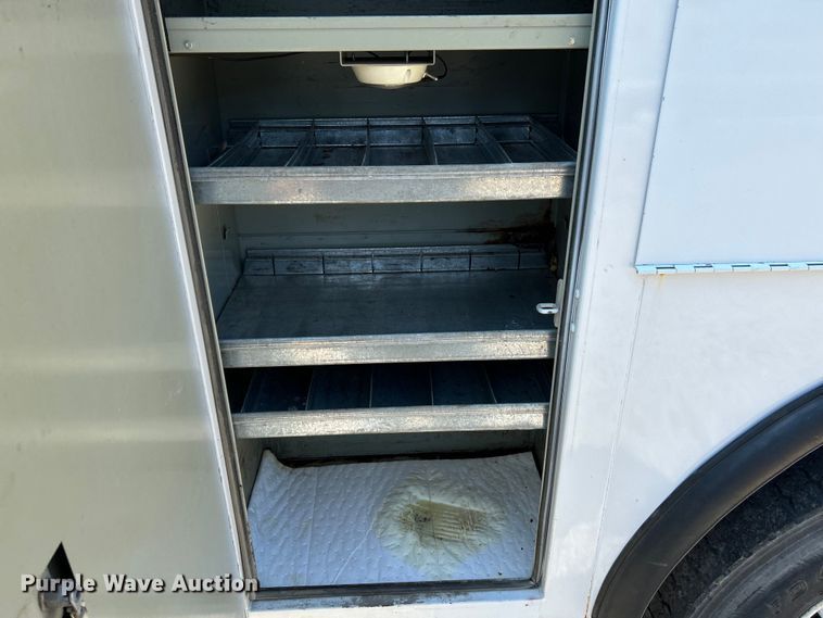 image for item NL9570 2000 Ford F750 XL Super Duty  bucket truck