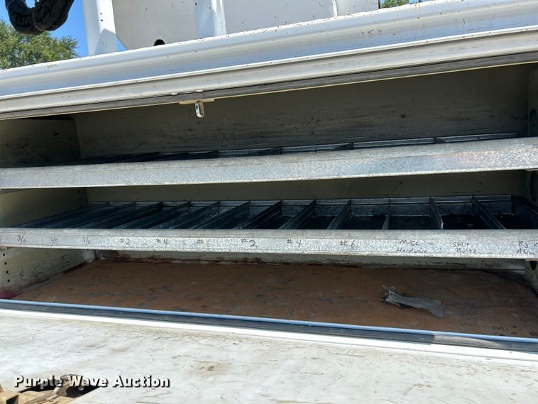 image for item NL9570 2000 Ford F750 XL Super Duty  bucket truck