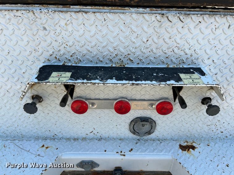 image for item NL9570 2000 Ford F750 XL Super Duty  bucket truck