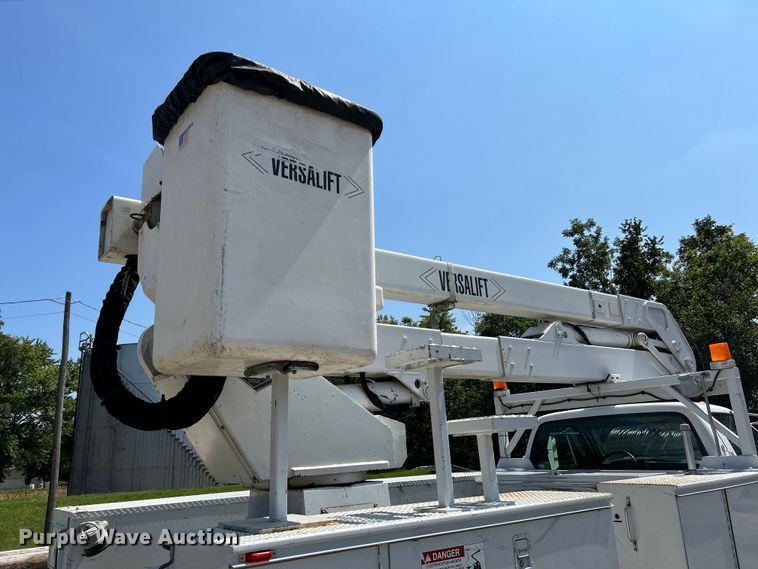 image for item NL9570 2000 Ford F750 XL Super Duty  bucket truck