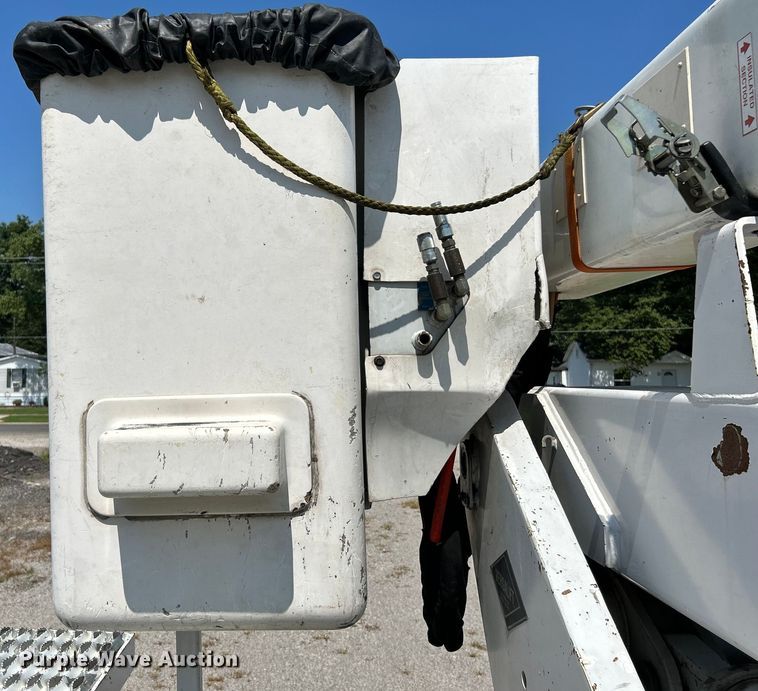 image for item NL9570 2000 Ford F750 XL Super Duty  bucket truck