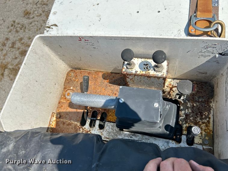 image for item NL9570 2000 Ford F750 XL Super Duty  bucket truck