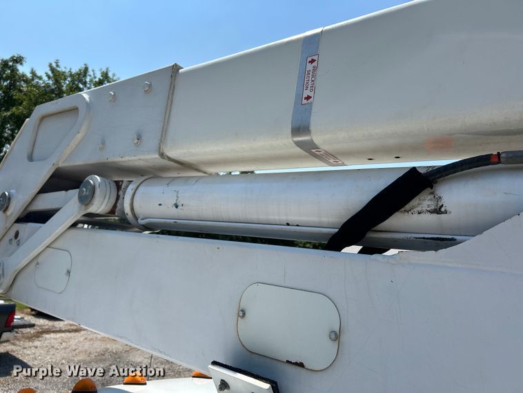 image for item NL9570 2000 Ford F750 XL Super Duty  bucket truck