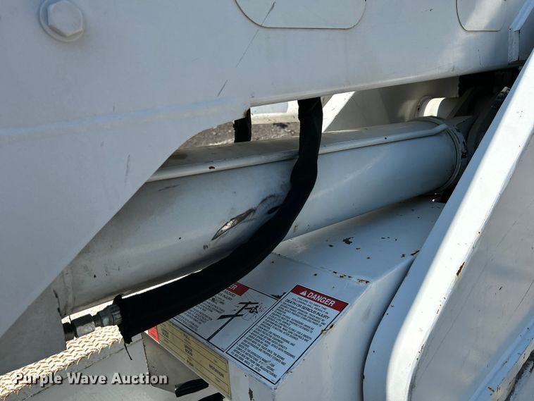 image for item NL9570 2000 Ford F750 XL Super Duty  bucket truck