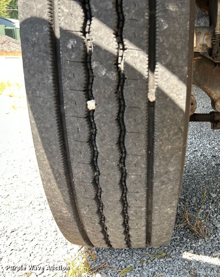 image for item NL9570 2000 Ford F750 XL Super Duty  bucket truck